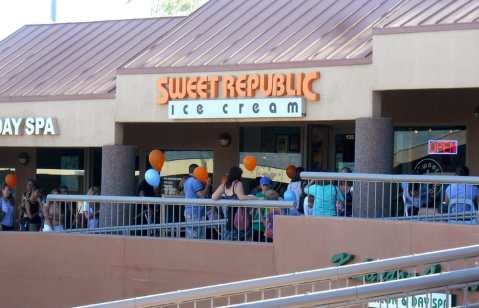 The Delicious Sundaes From These 9 Arizona Ice Cream Parlors Are All You Need In Life