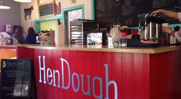 You’ll Find The Best Chicken And Doughnuts At This Charming North Carolina Restaurant