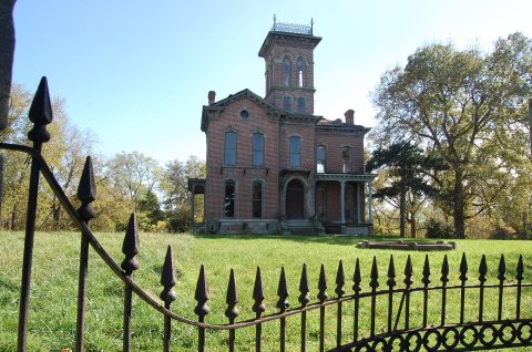 These 8 Haunted Places In Kansas City Will Send Chills Down Your Spine