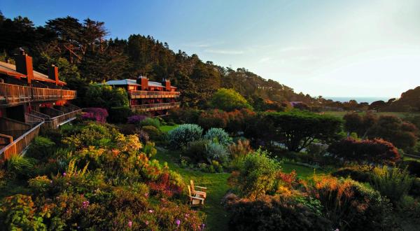 Spend The Night At This Incredible Resort In Northern California For One Last Summer Getaway