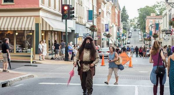 The Small Virginia Town That Turns Into A Harry Potter Wonderland Once A Year