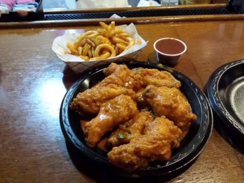 The Unassuming Restaurant In Missouri That Serves The Best Hot Wings You'll Ever Taste