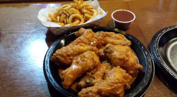 The Unassuming Restaurant In Missouri That Serves The Best Hot Wings You’ll Ever Taste