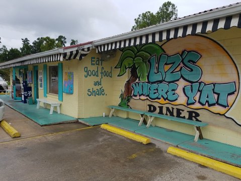 People Can't Get Enough Of This Beach Themed Diner In Louisiana
