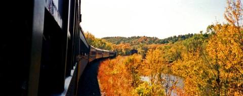 Take This Fall Foliage Train Ride Near Minneapolis For A One-Of-A-Kind Experience