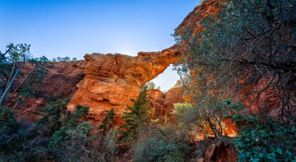 You’ll Love The Easy Hikes To These 6 Natural Arches In Arizona