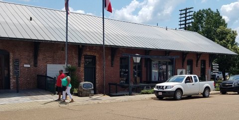 The Most Mouthwatering Soul Food Is Waiting For You Inside This Hidden Mississippi Gem