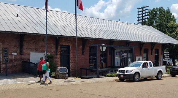 The Most Mouthwatering Soul Food Is Waiting For You Inside This Hidden Mississippi Gem