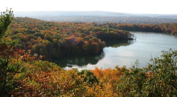 The One Hikeable Lake In Connecticut That’s Simply Breathtaking In The Fall