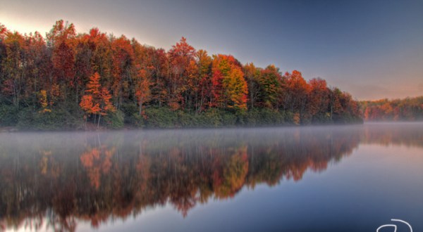 The One Hikeable Lake In North Carolina That’s Simply Breathtaking In The Fall