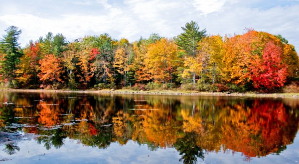 The One Hikeable Lake In Maine That’s Simply Breathtaking In The Fall