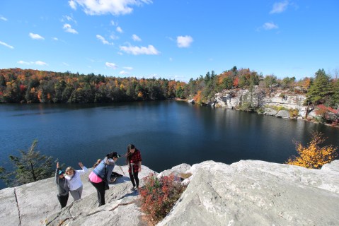 The One Hikeable Lake In New York That's Simply Breathtaking In Fall