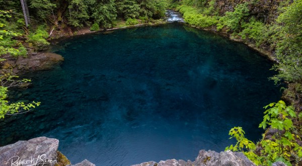 The Sapphire Natural Pool In Oregon That’s Devastatingly Gorgeous
