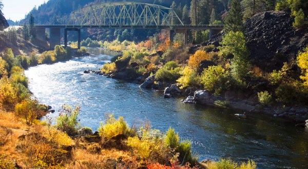 Here Are The Best Times And Places To View Fall Foliage In Oregon