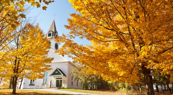 The One New Hampshire Town Everyone Must Visit This Fall
