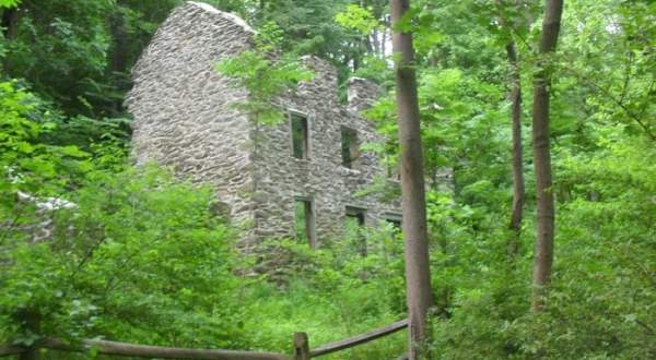 The One Trail In Pennsylvania That Will Lead You To Extraordinary Abandoned Ruins