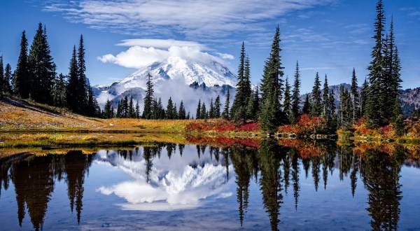 The One Hikeable Lake In Washington That’s Simply Breathtaking In The Fall