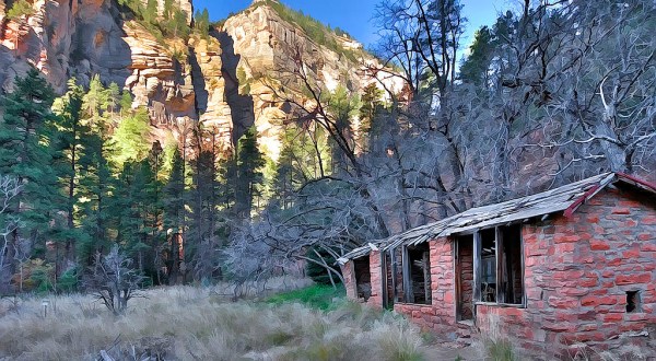 These 9 Arizona Hiking Trails Lead To Some Incredible Pieces Of History