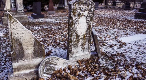 11 Disturbing Cemeteries Around Kansas City That Will Give You Goosebumps