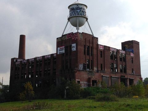 19 Staggering Photos Of An Abandoned Warehouse Hiding In Cleveland