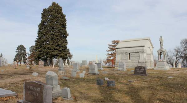 This Haunted Cemetery In Nebraska Is Not For the Faint of Heart