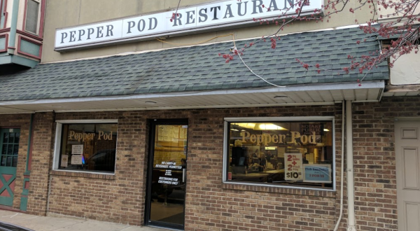 You Can’t Go Wrong With A Meal At This Iconic Corner Diner In Kentucky