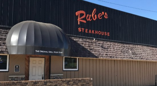 The Incredible Iowa Restaurant That’s Way Out In The Boonies But So Worth The Drive