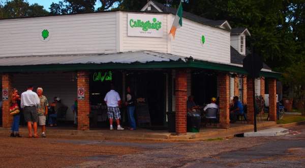 Visit This Irish Restaurant In Alabama For The Most Mouthwatering Burger In The State