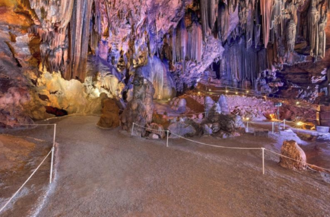You Won't Believe These 7 Stunning Caves Are Hiding Right Here In Alabama