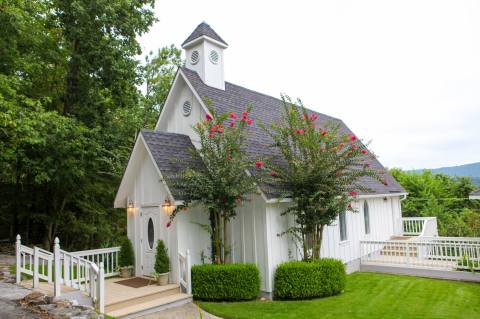 The Chapel In Alabama That's Located In The Most Unforgettable Setting