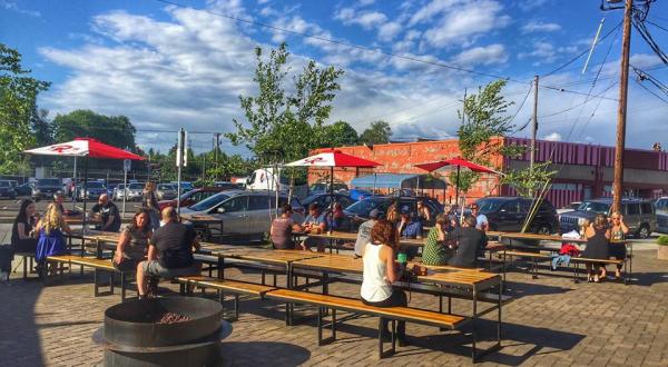 The Unassuming Restaurant In Portland That Serves The Best Chicken Sandwich You’ll Ever Taste