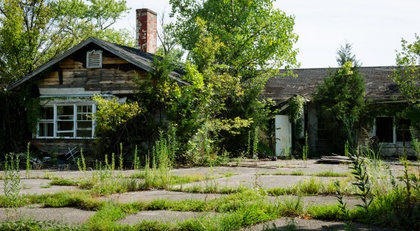 The Remnants Of This Abandoned Neighborhood Near Lousville Are Hauntingly Beautiful