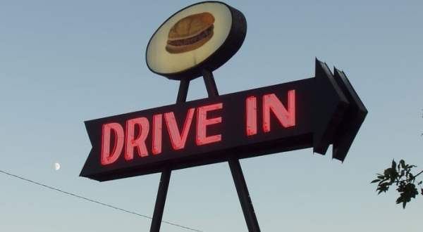 Most People Don’t Even Know This Old-Fashioned Oregon Drive-In Exists