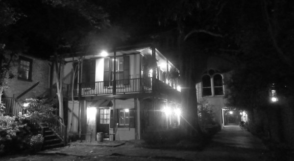 13 Legendary Hauntings In South Carolina So Bizarre They MUST Be Real