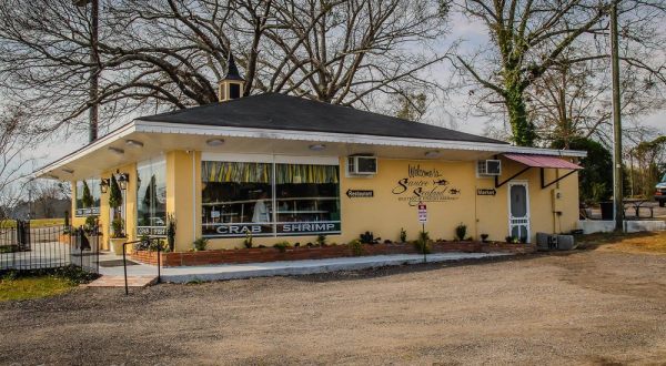 The Tiny Town In South Carolina With The Most Scrumdiddilyumptious Restaurants