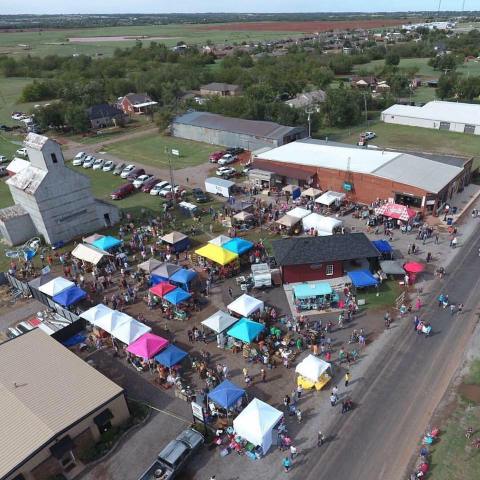 Visit This Outdoor Flea Market In Oklahoma Where You'll Find Awesome Stuff