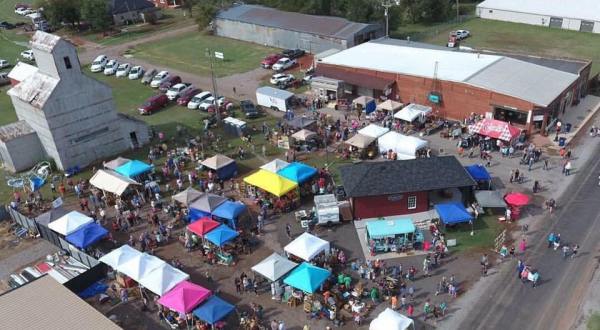 Visit This Outdoor Flea Market In Oklahoma Where You’ll Find Awesome Stuff