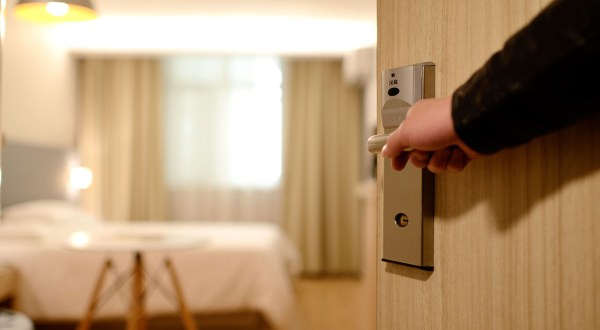 The 7 Things You Should Do Right Away When You Check Into Your Hotel Room