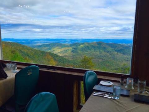 The Hidden Restaurant In North Carolina That's Surrounded By The Most Breathtaking Fall Colors