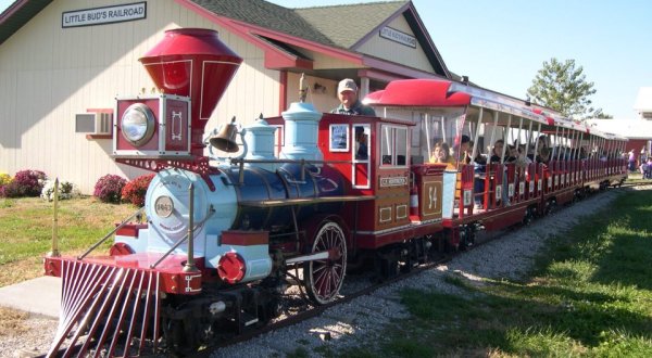 Missouri’s Pumpkin Patch Train Ride Is A Great Way To Spend A Fall Day