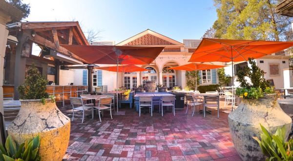 15 Amazing Outdoor Patios To Lounge On In Charlotte Right Now