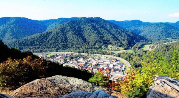 There’s A Little Town Hidden In The Mountains In Kentucky And It’s The Perfect Place To Relax