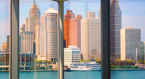These Are The 7 Best Spots To Photograph The Detroit Skyline