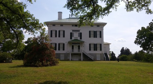 This After Dark Tour Of South Carolina’s Most Haunted Plantation Will Utterly Terrify You