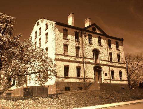 The Story Behind New Jersey’s Most Haunted House Will Give You Nightmares