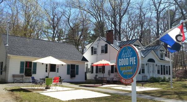 You Won’t Find Better Pie Than At This One Maine Restaurant