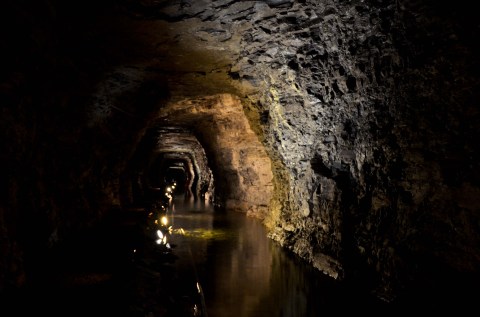 There's A Terrifying Haunted Cave In New York And It's Not For The Faint Of Heart