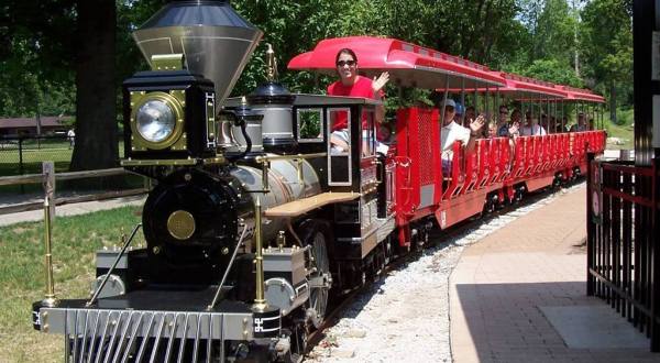 This Train Ride Through A Virginia Zoo Will Enchant Visitors Of All Ages