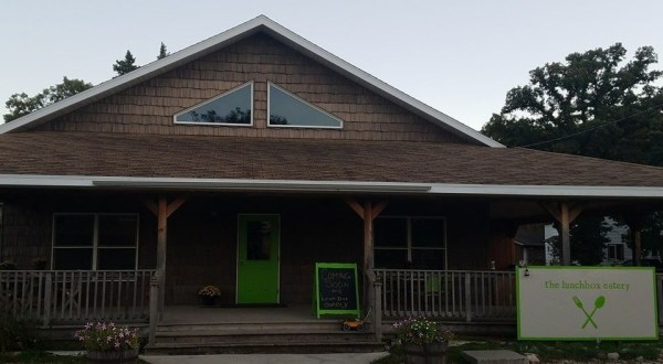 The Hidden Restaurant In North Dakota That’s Surrounded By The Most Breathtaking Fall Colors