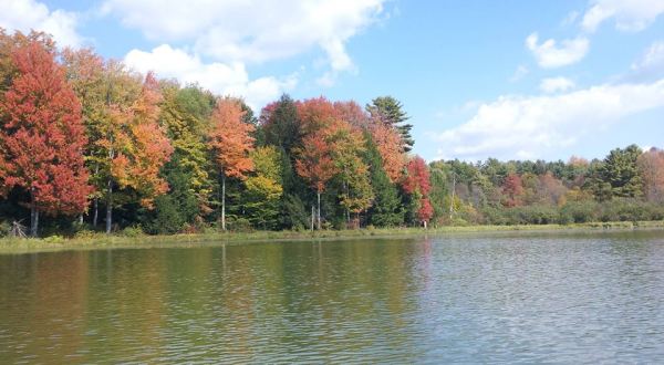 The One Hikeable Lake In Pennsylvania That’s Simply Breathtaking In The Fall